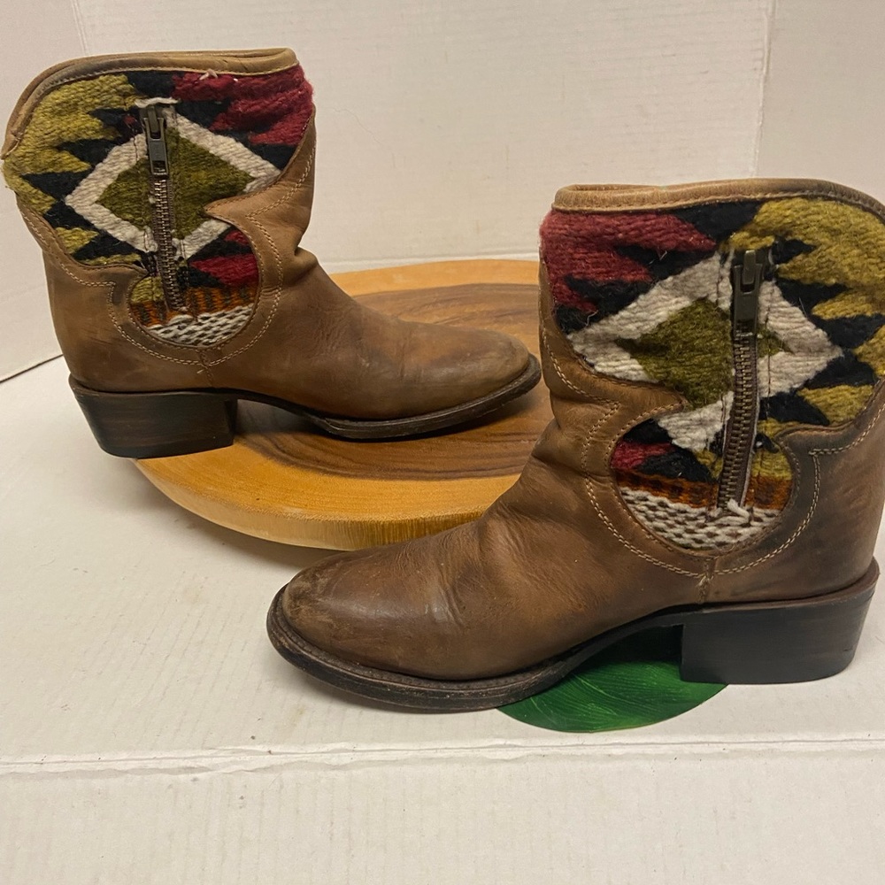 Free Bird CABLO Southwest Tapestry Blanket Booties - Picture 2 of 11